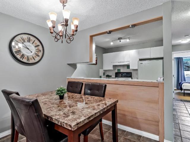 New! Cozy Rocky Mountain Chalet Managed By Little Sister Getaways Canmore Exterior photo